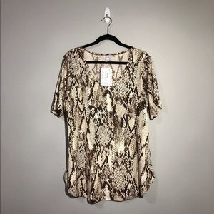 Lularoe Morgan t-shirt (XL)